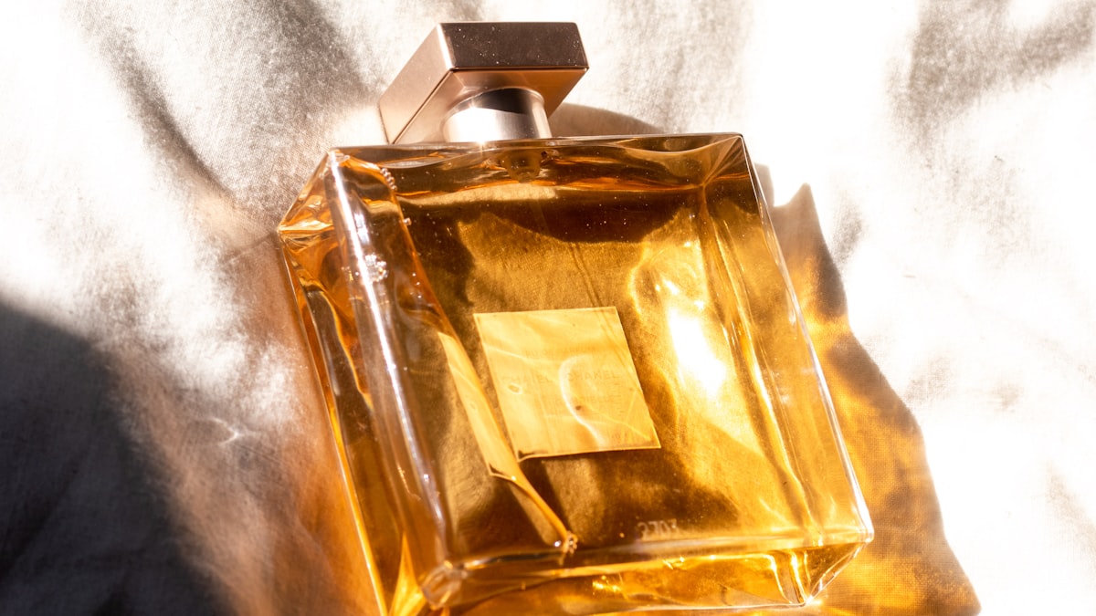 Parfümün nabız noktasına uygulanması - kalıcılık için doğru teknik